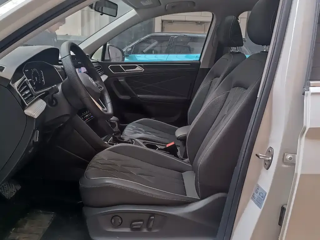 Volkswagen Tiguan L 2022 из CN, фото 3