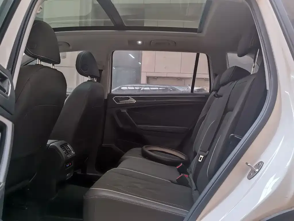 Volkswagen Tiguan L 2022 из CN, фото 4