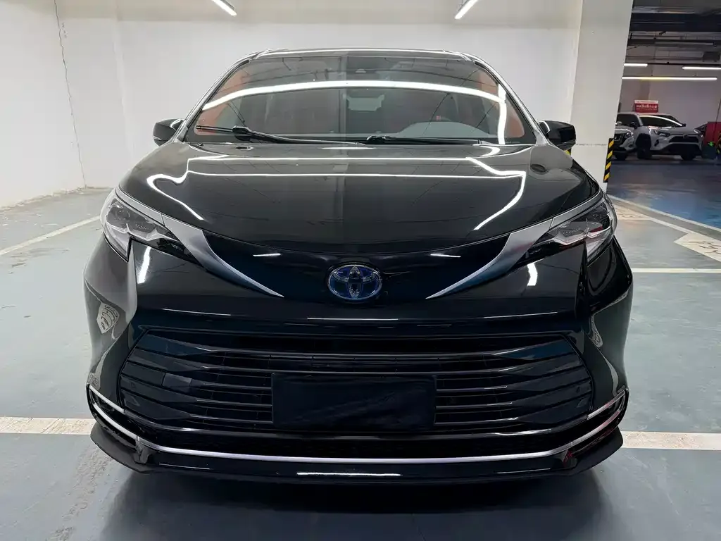 Toyota Sienna 2024 из CN, фото 3