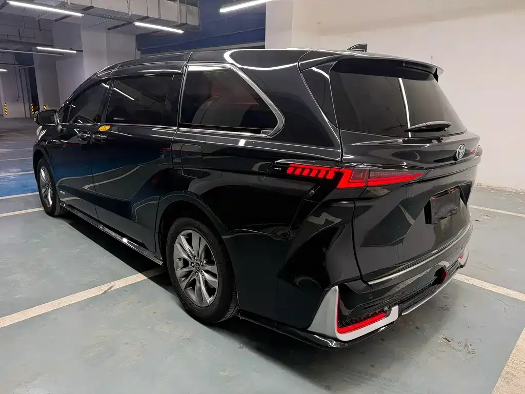 Toyota Sienna 2024 из CN, фото 4