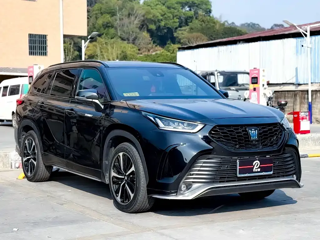 Toyota Crown Kluger 2022 из CN, фото 1