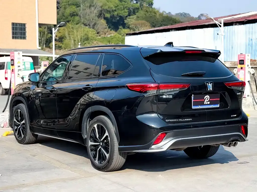 Toyota Crown Kluger 2022 из CN, фото 5