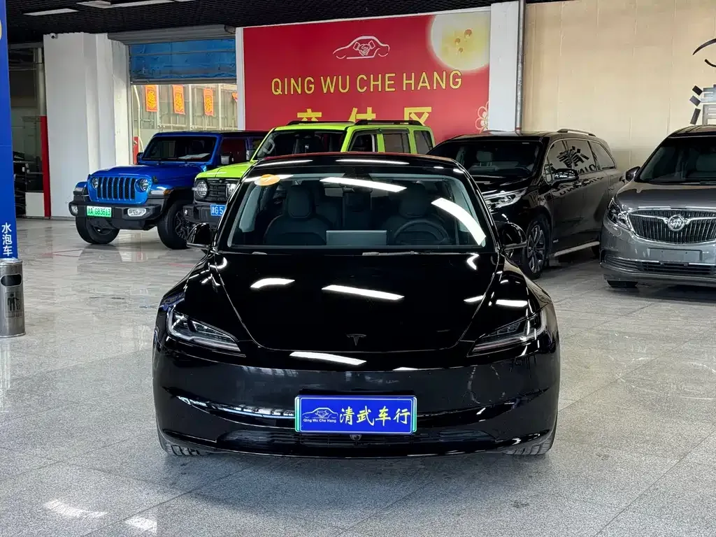 Tesla Model 3 — фото 10