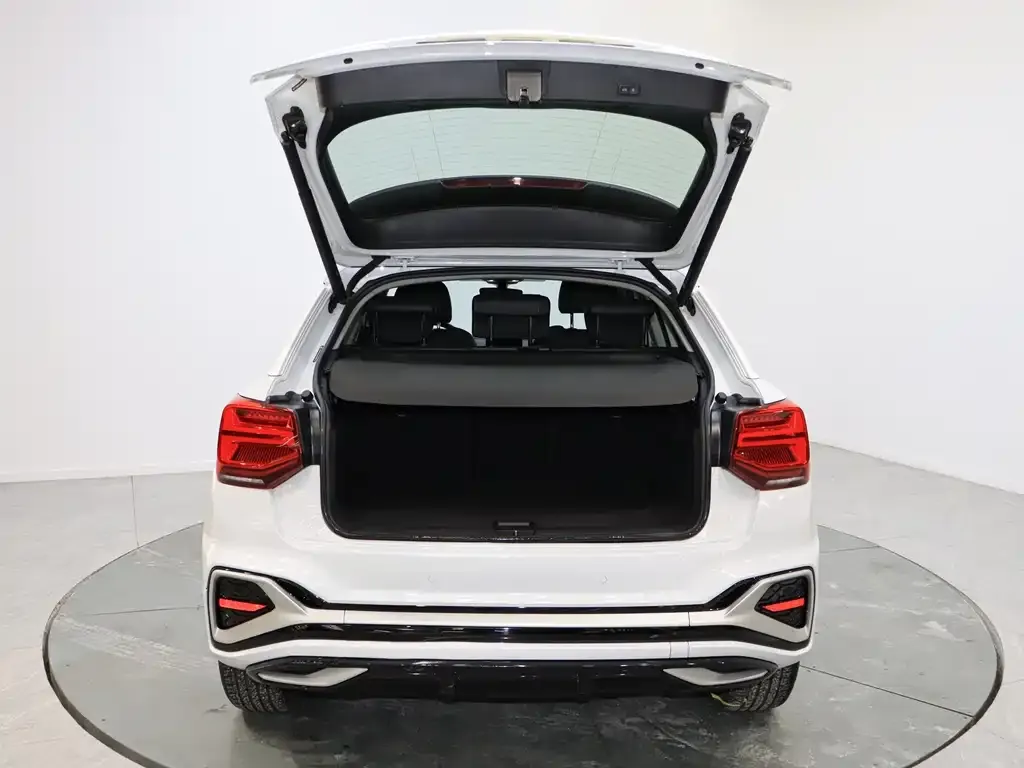 Audi Q2L 2023 из CN, фото 6