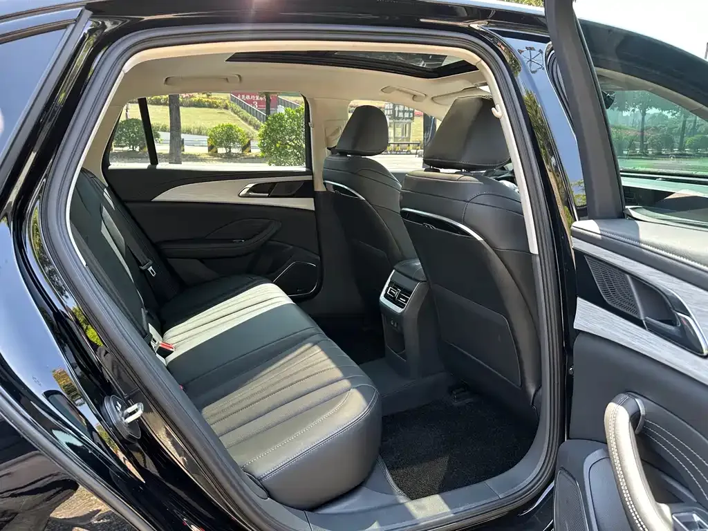 Hongqi H5 2025 из CN, фото 6