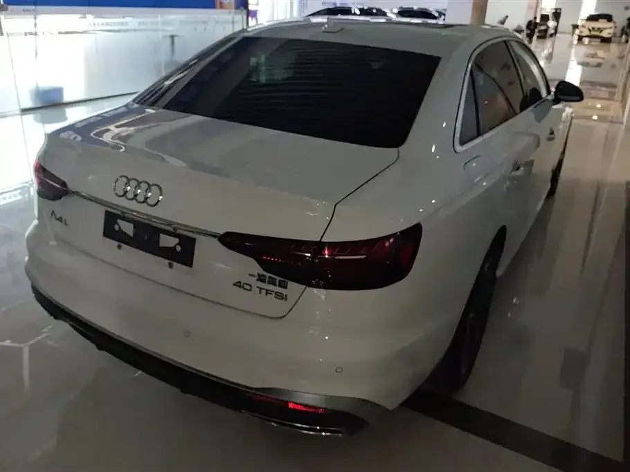Audi A4L 2023 из CN, фото 3