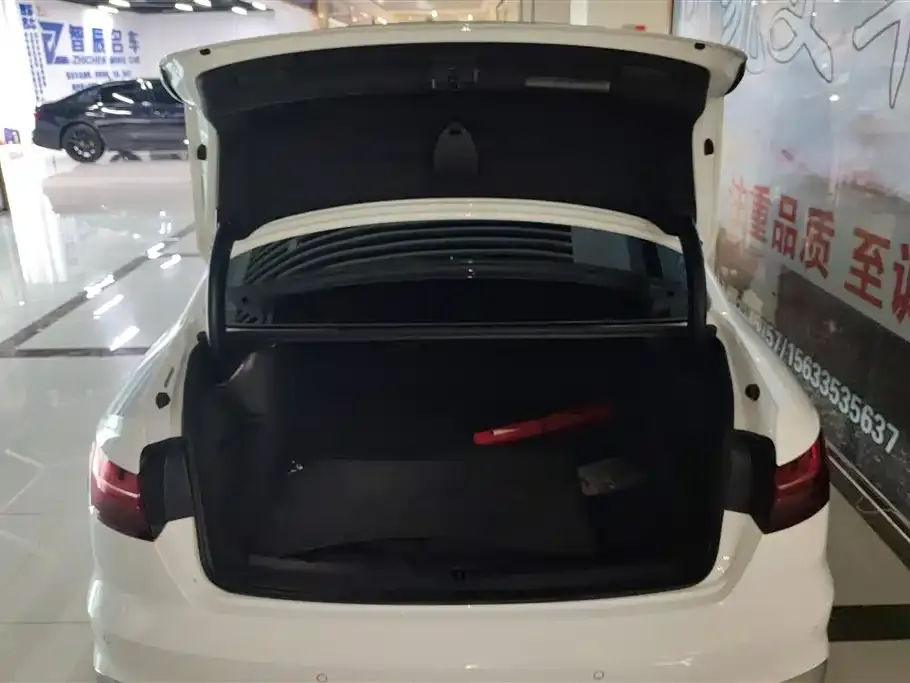 Audi A4L 2023 из CN, фото 2