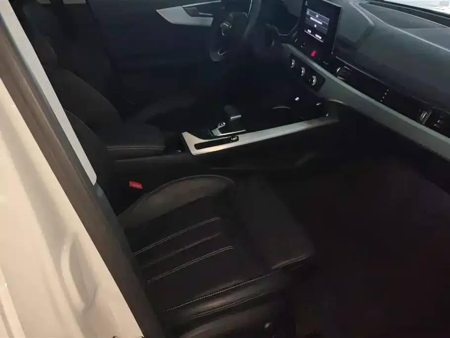 Audi A4L 2023 из CN, фото 7