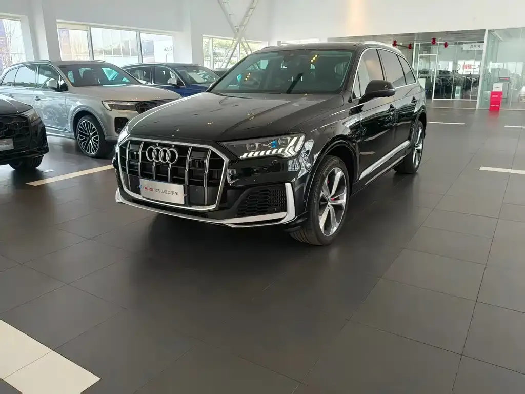 Audi Q7 — фото 1