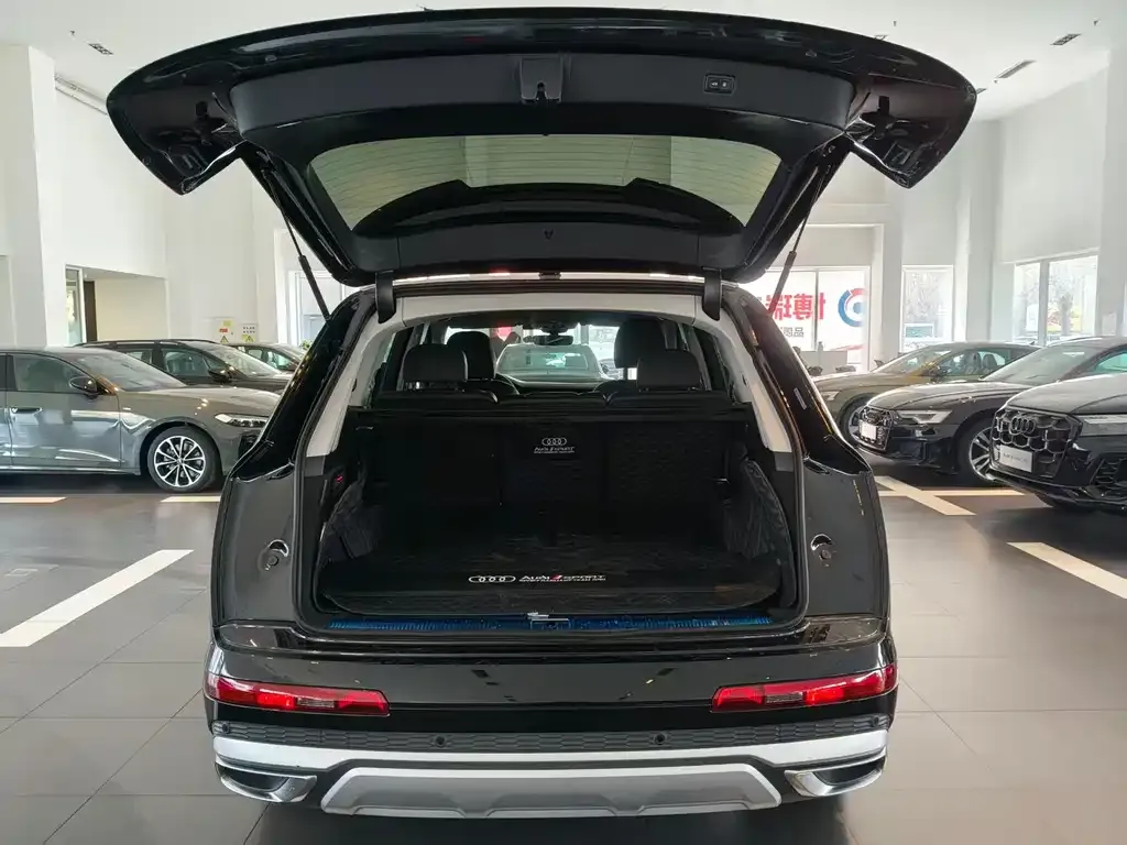 Audi Q7 — фото 10