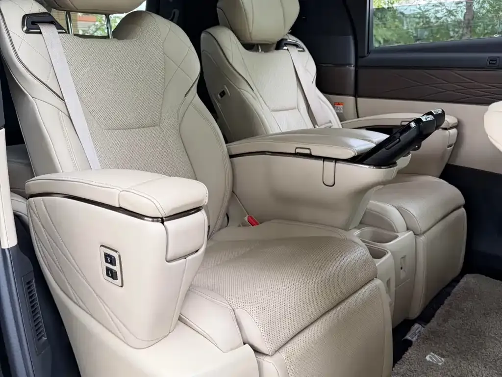 Toyota Alphard — фото 5