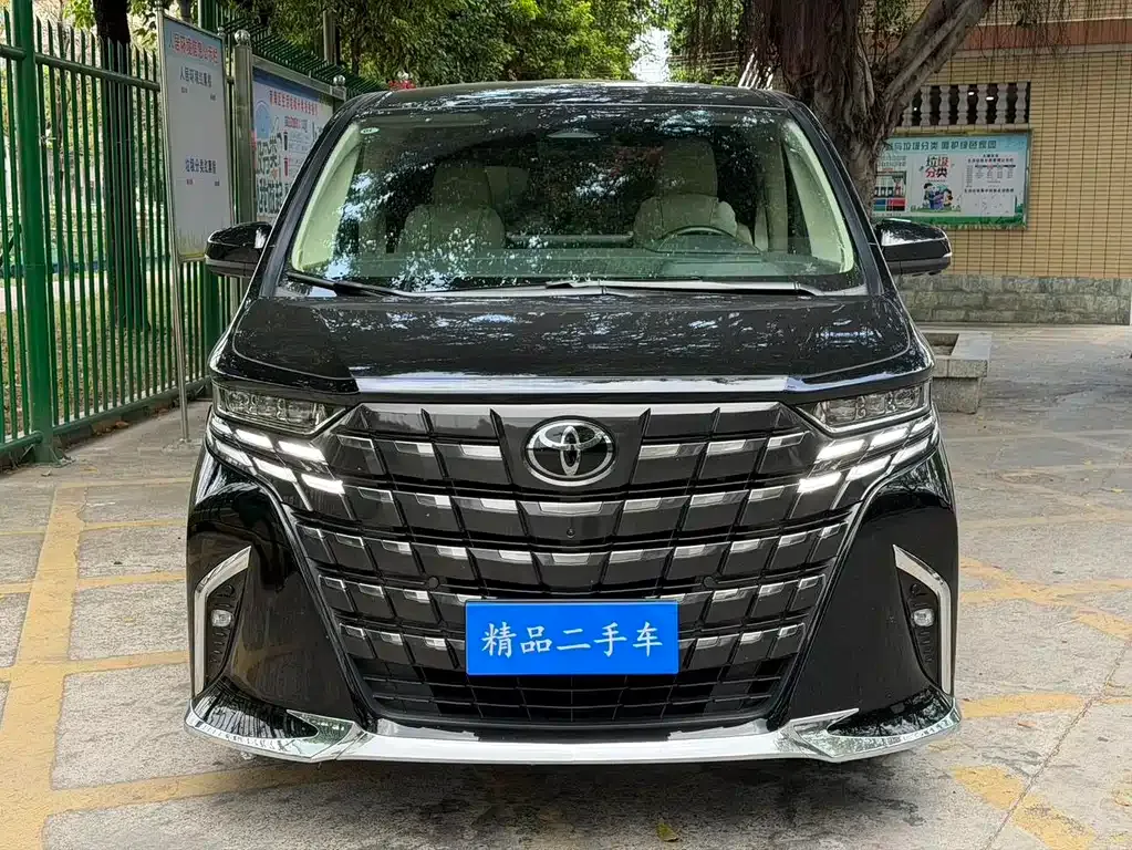 Toyota Alphard — фото 7