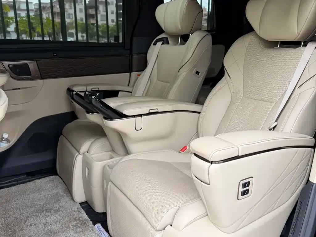 Toyota Alphard — фото 2
