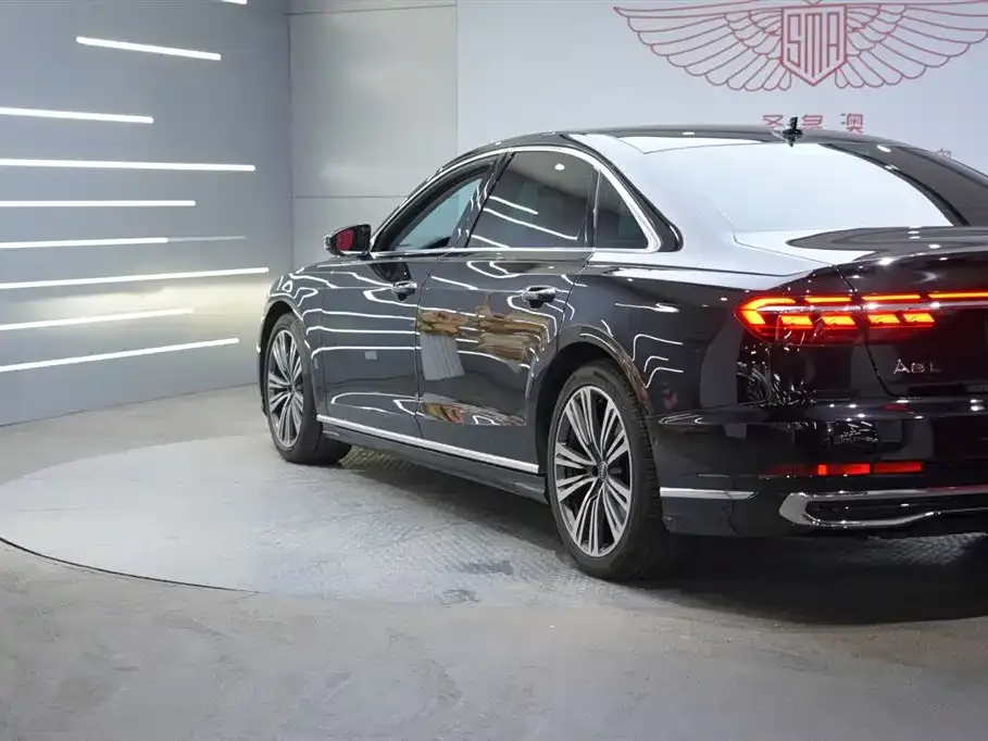 Audi A8 — фото 3