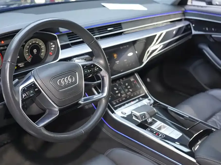 Audi A8 — фото 8