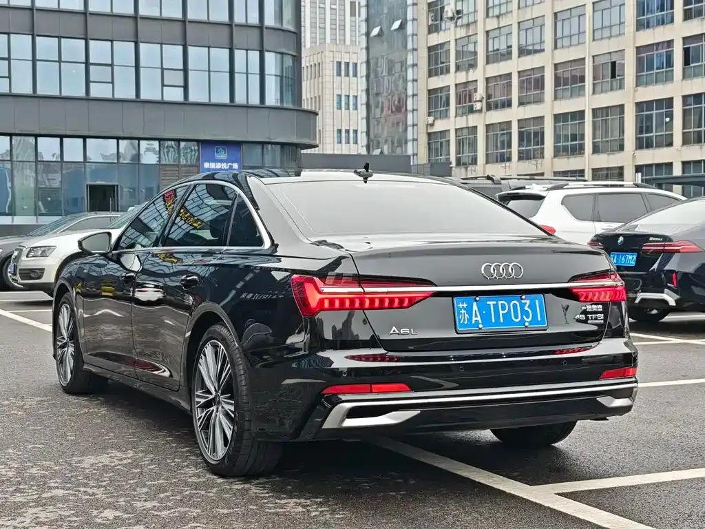 Audi A6L — фото 6