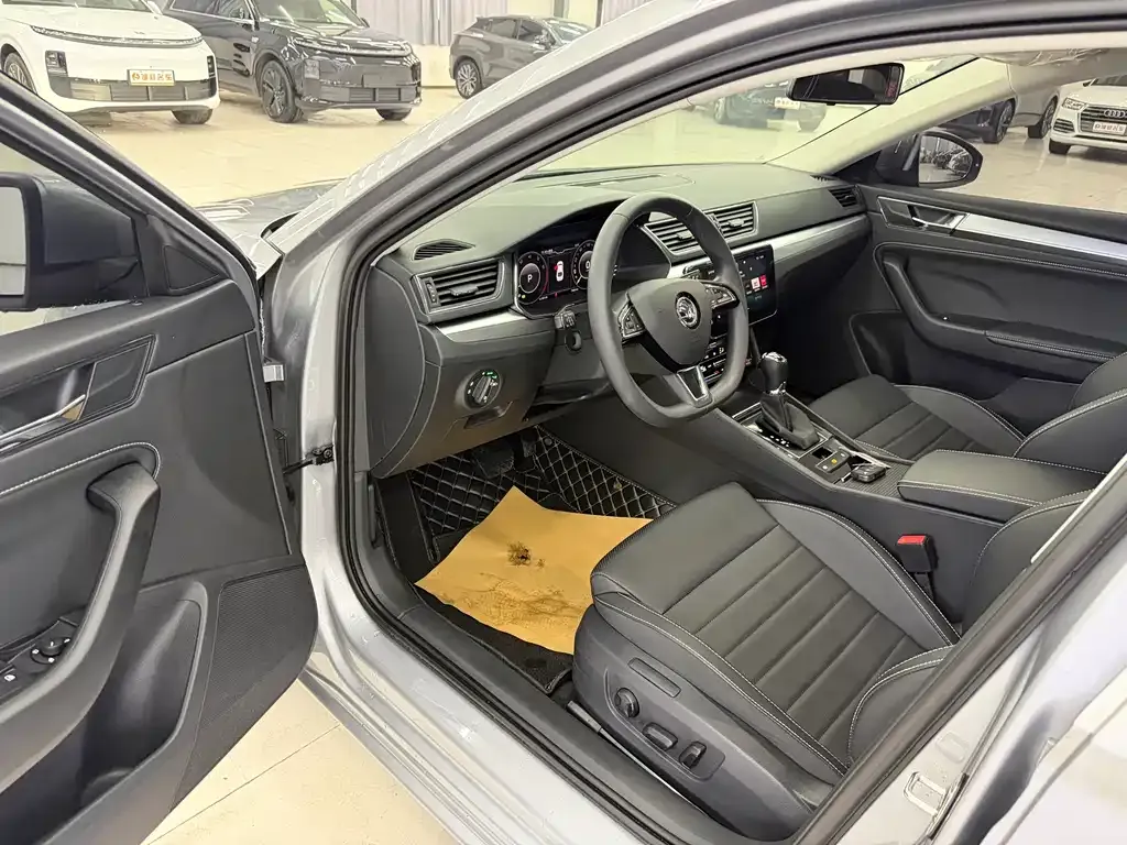 Skoda Superb 2023 из CN, фото 4