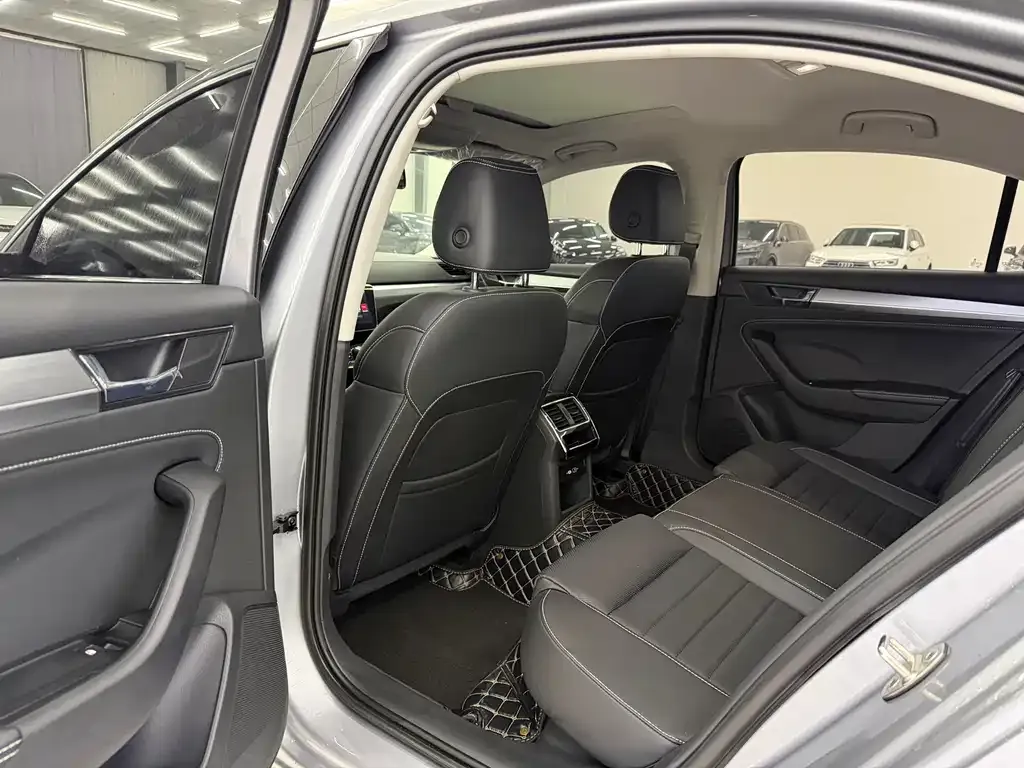 Skoda Superb 2023 из CN, фото 2