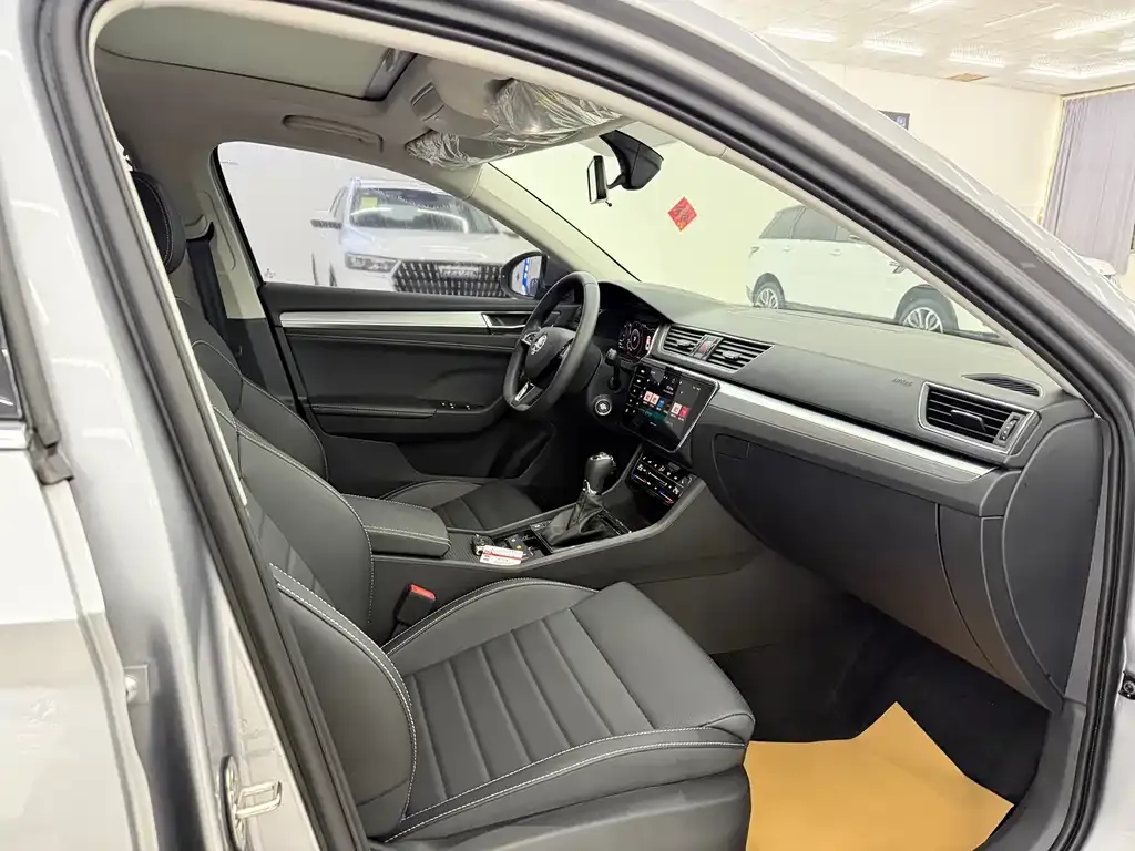 Skoda Superb 2023 из CN, фото 3