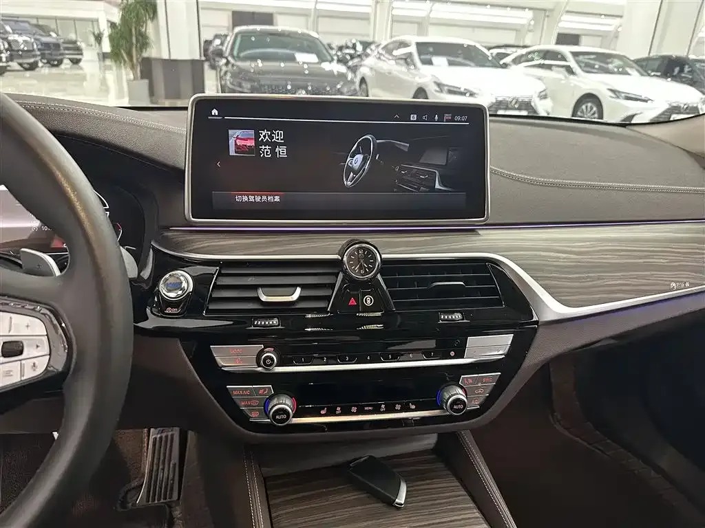 BMW 5 Series — фото 2