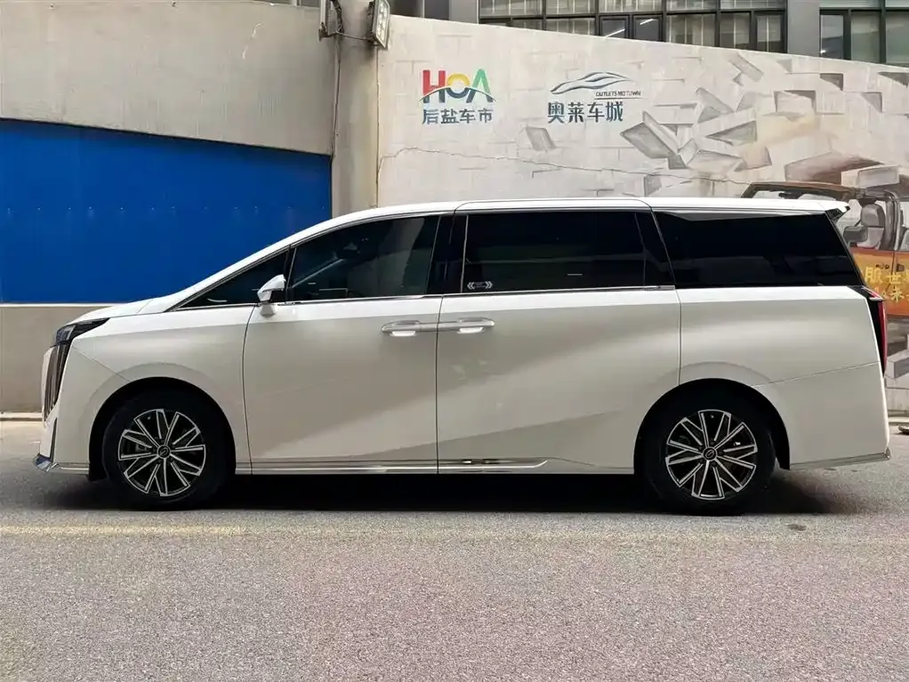 GAC Motor Trumpchi M8 — фото 10