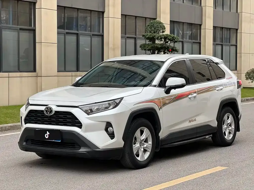 Toyota RAV4 2022 из CN, фото 1