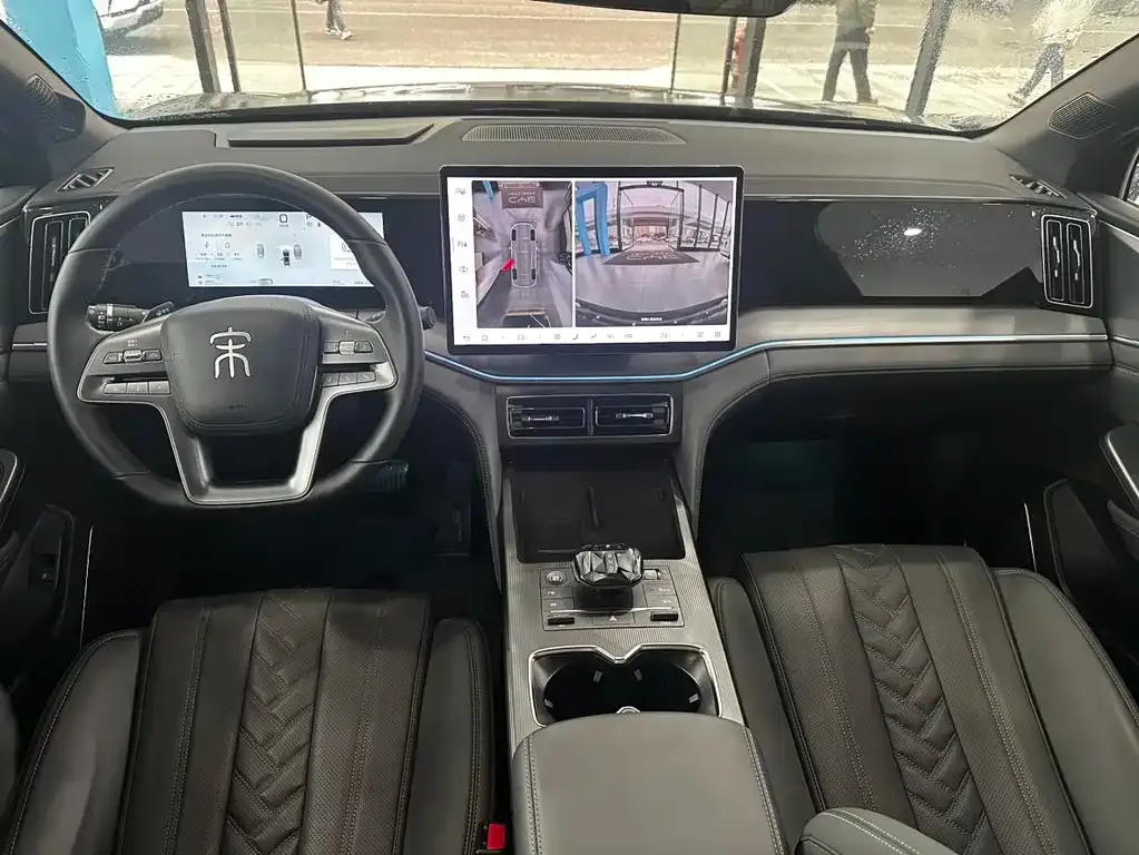 BYD L DM-i — фото 10