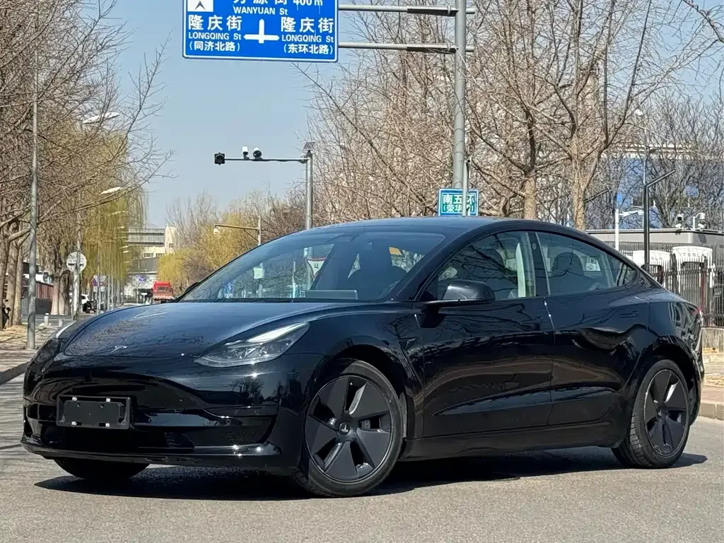 Tesla Model 3 — фото 1
