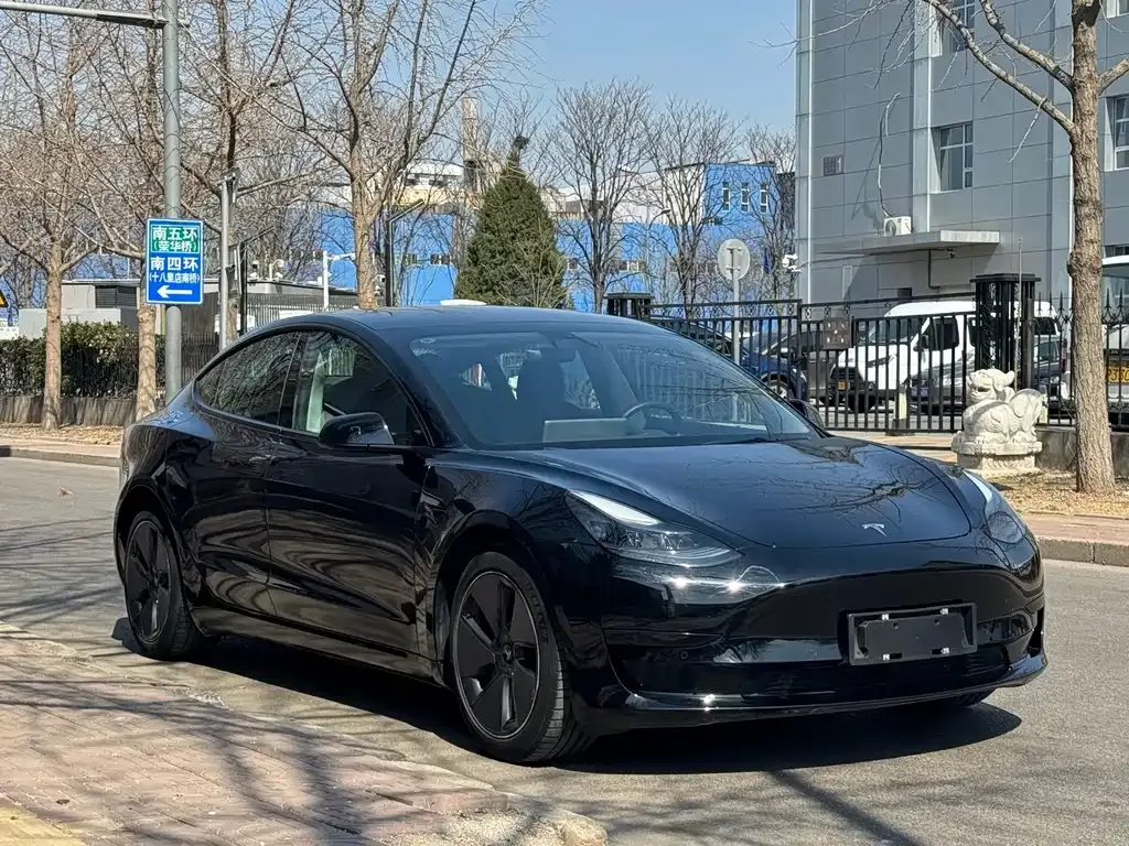 Tesla Model 3 — фото 7