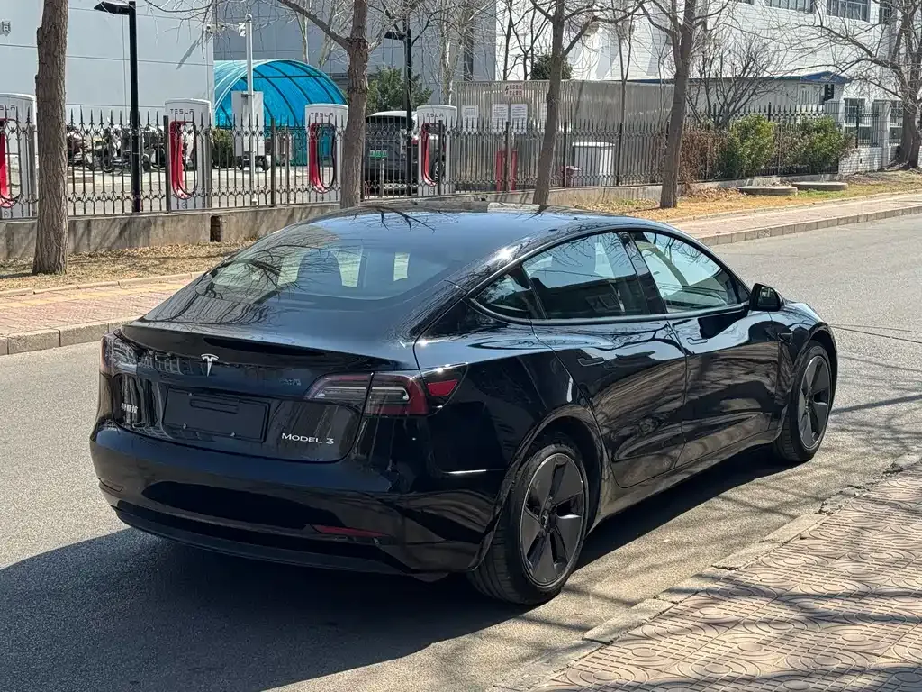 Tesla Model 3 — фото 8