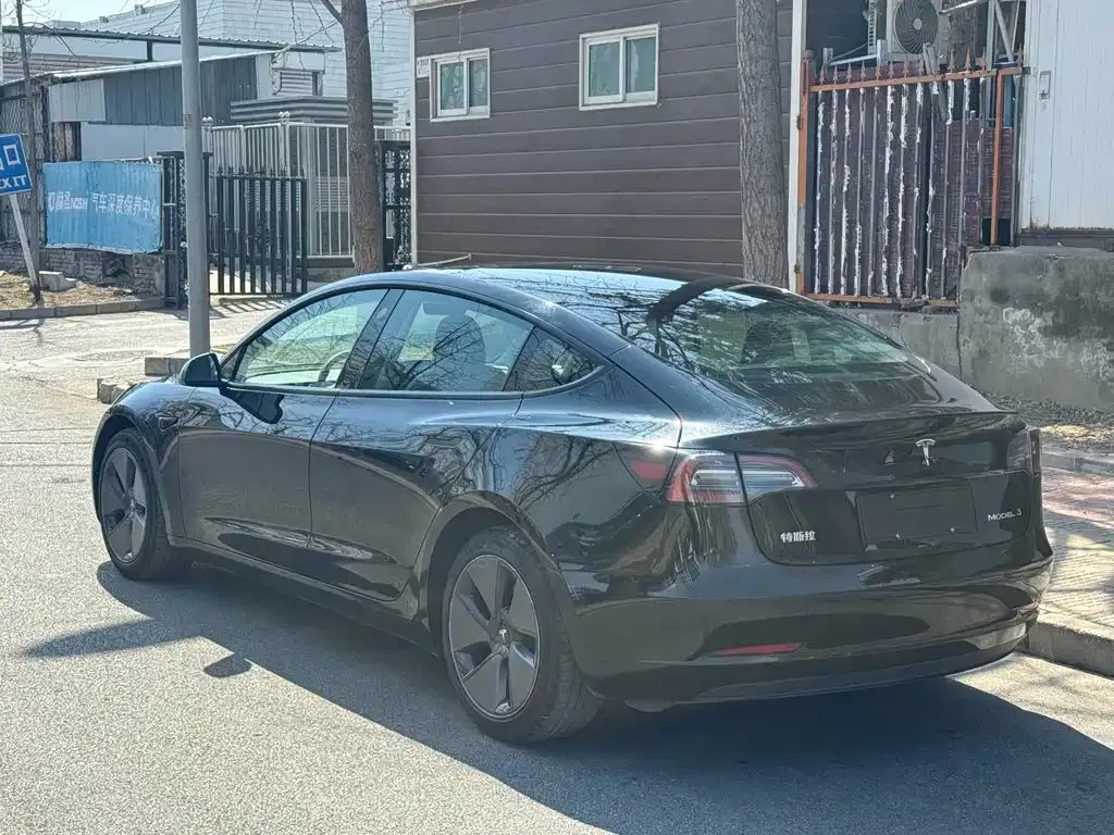 Tesla Model 3 — фото 10