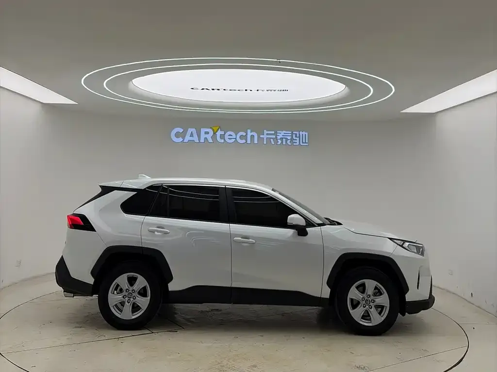 Toyota RAV4 2022 из CN, фото 2