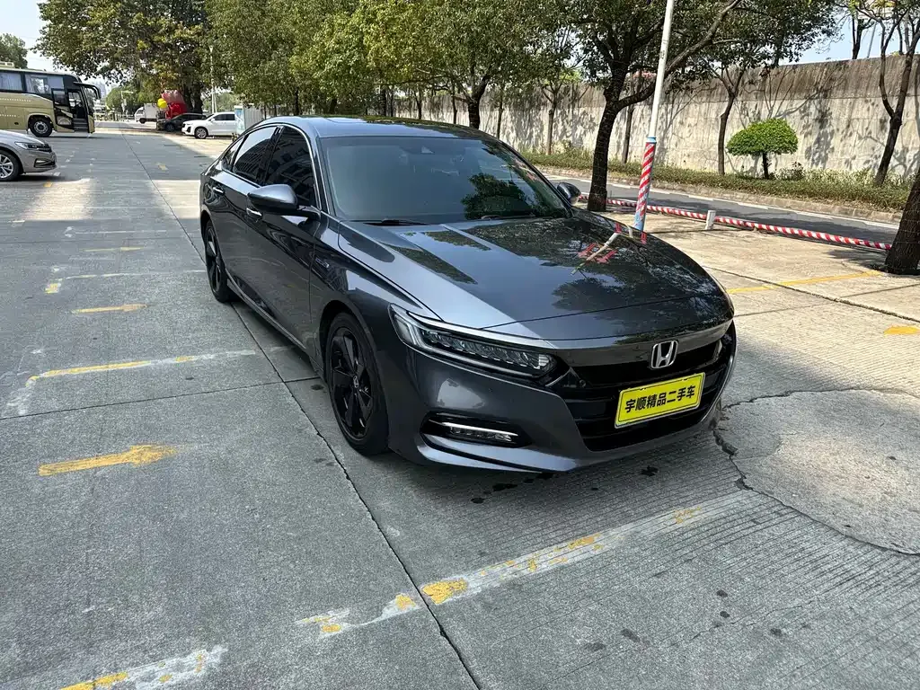 Honda Accord — фото 8