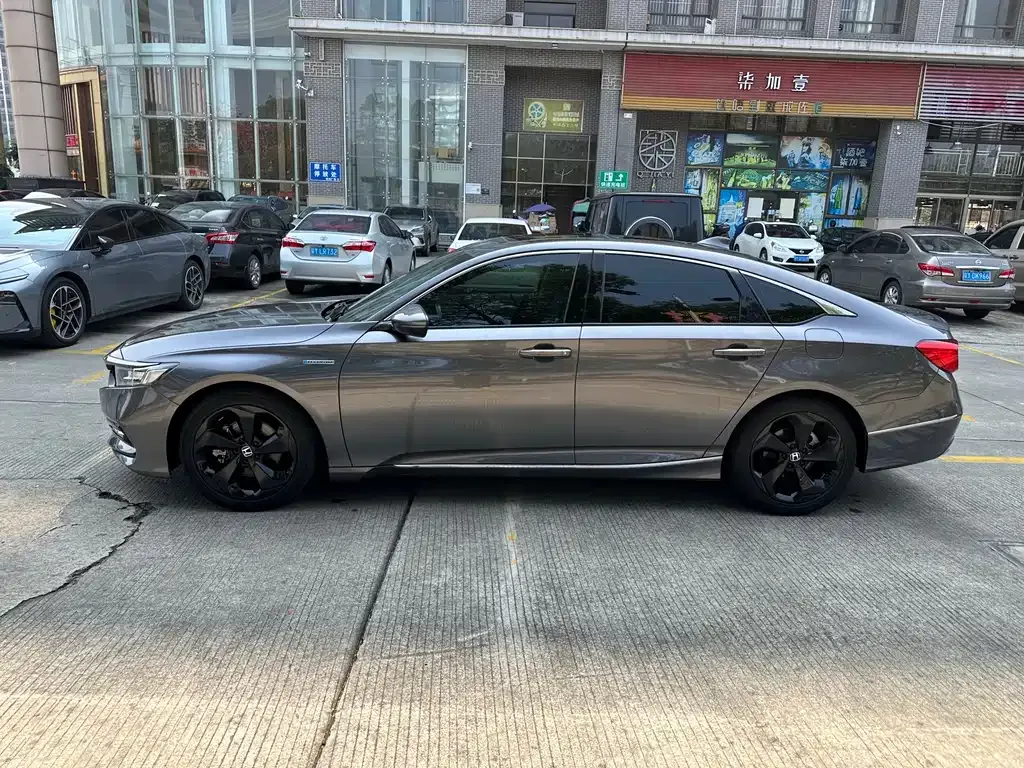 Honda Accord — фото 6