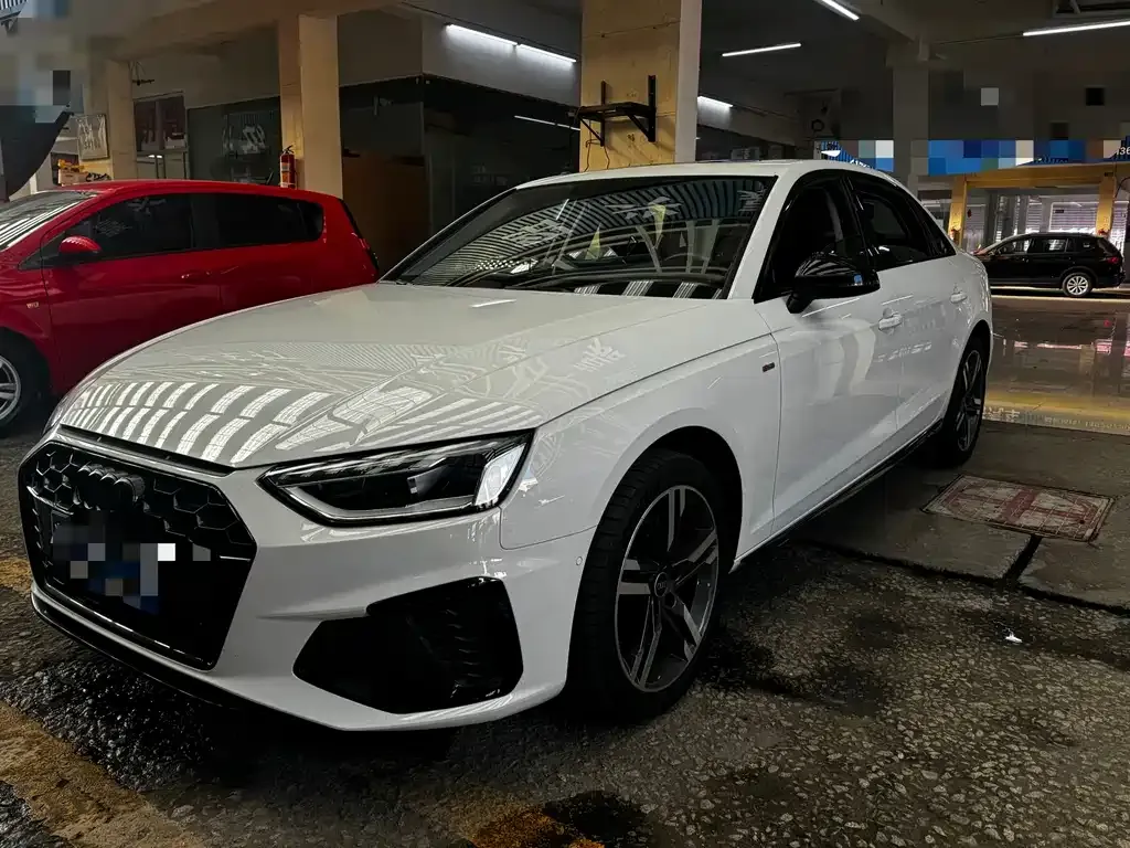 Audi A4L 2022 из CN, фото 1