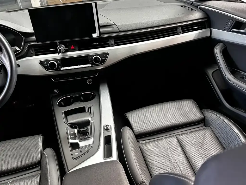Audi A4L 2022 из CN, фото 8