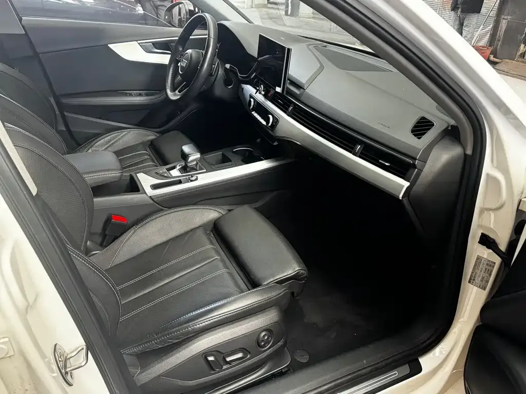 Audi A4L 2022 из CN, фото 2