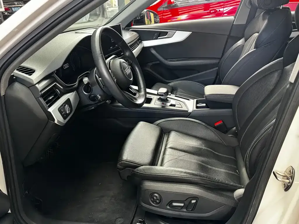 Audi A4L 2022 из CN, фото 4