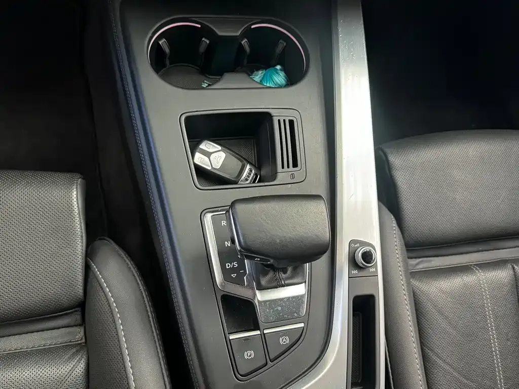 Audi A4L 2022 из CN, фото 3