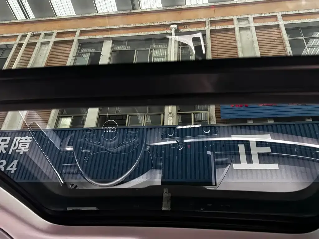 Audi A4L 2022 из CN, фото 5