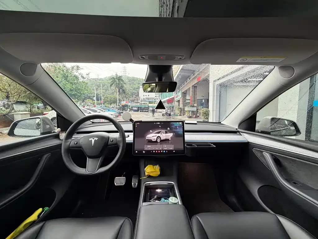 Tesla Model Y — фото 6