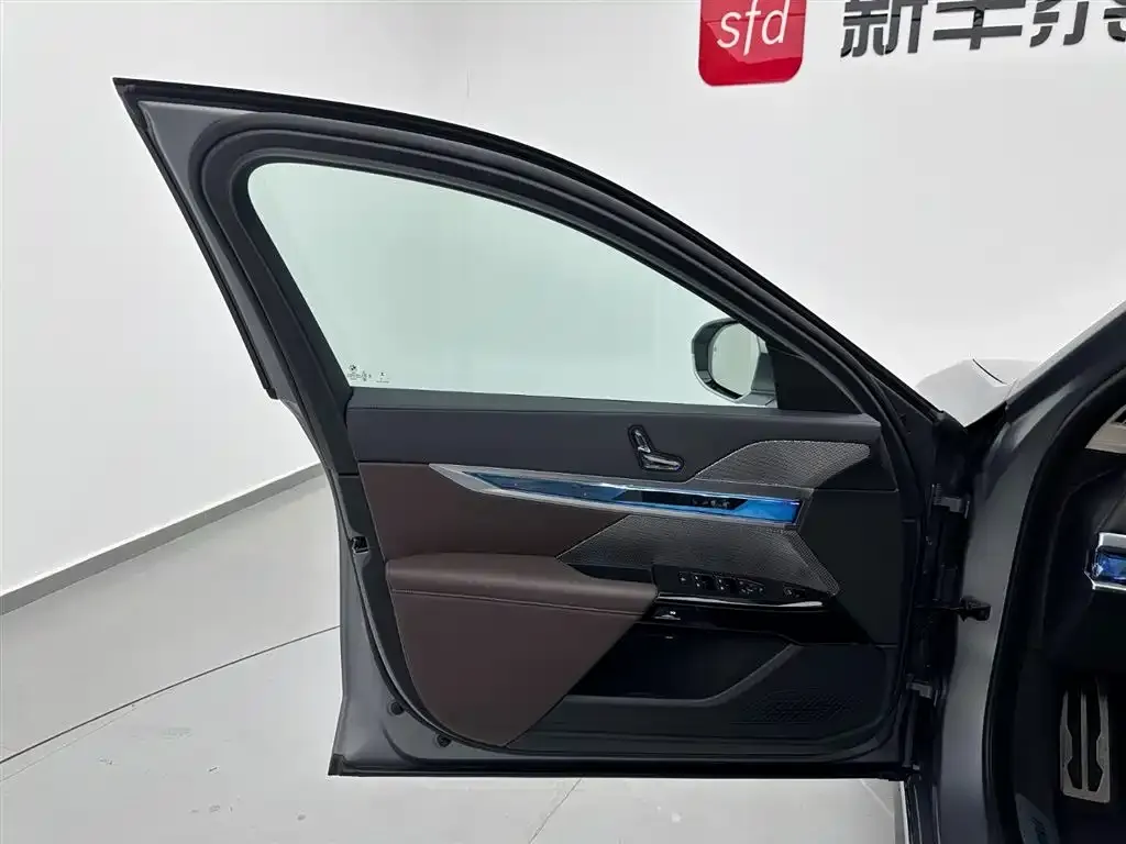 BMW i7 2025 из CN, фото 3