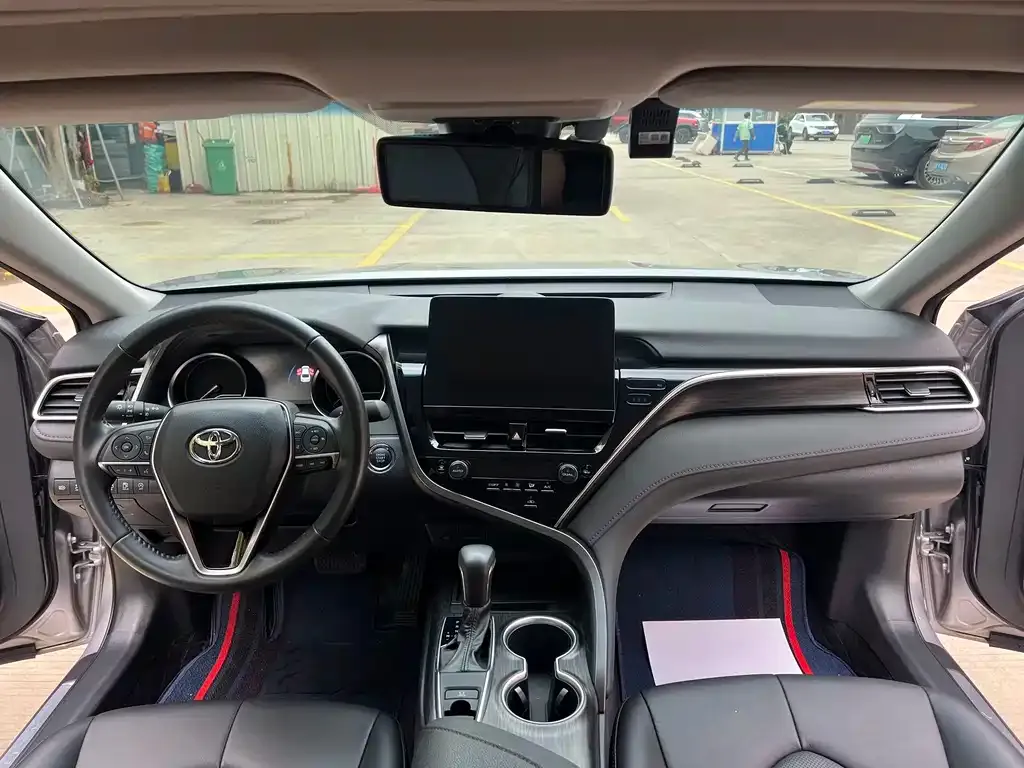 Toyota Camry 2023 из CN, фото 2