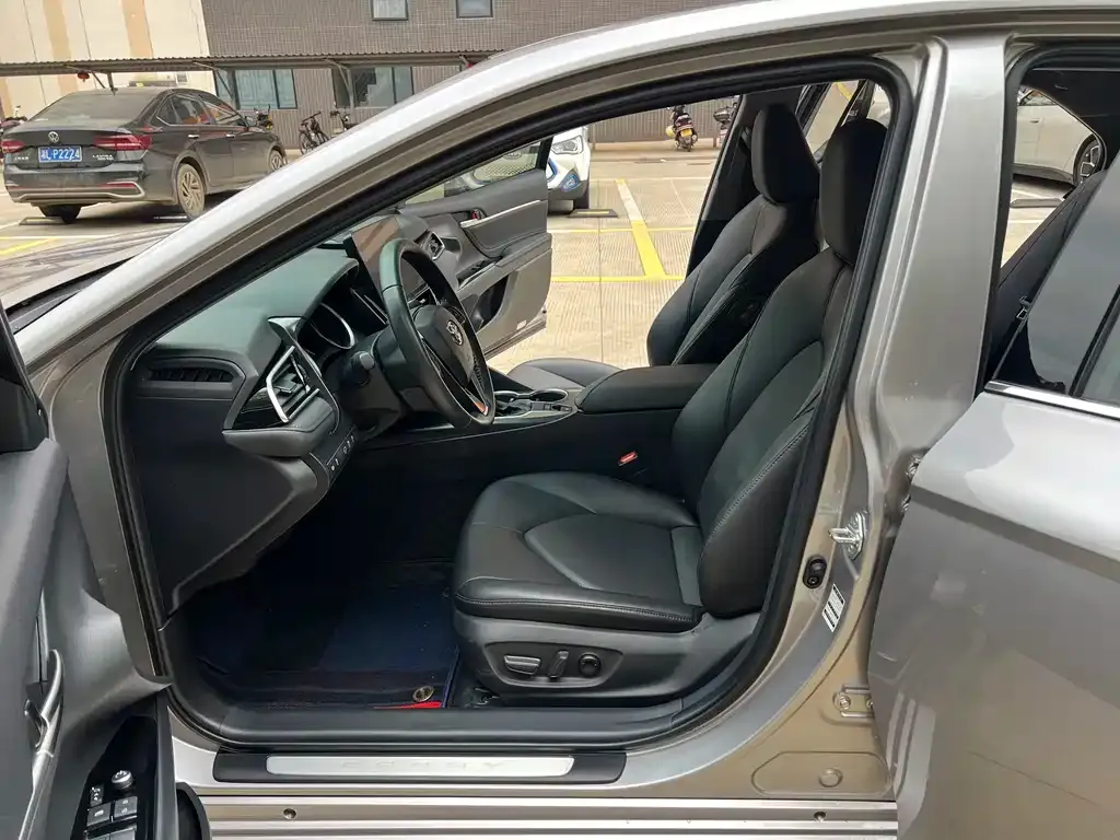 Toyota Camry 2023 из CN, фото 5