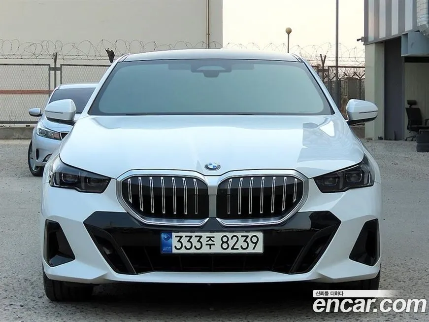 BMW 5-Series — фото 1
