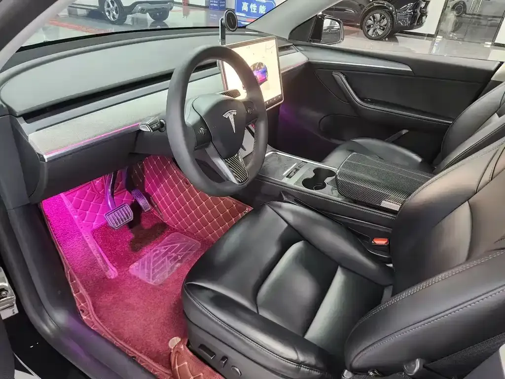 Tesla Model Y — фото 8
