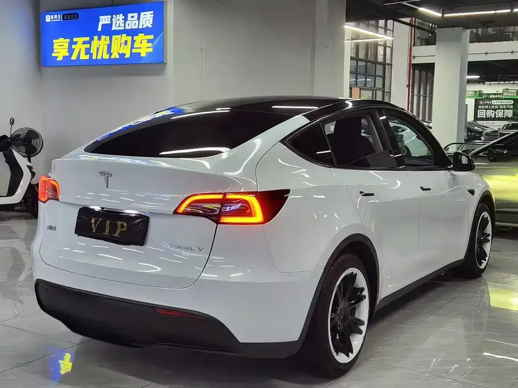 Tesla Model Y — фото 4