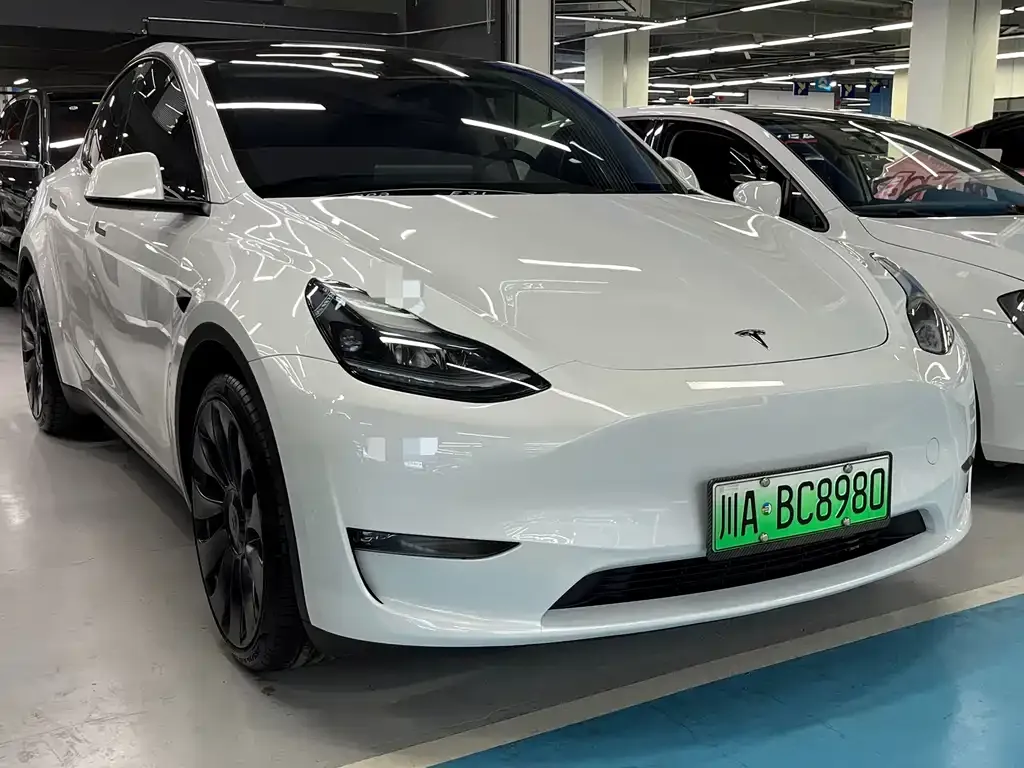 Tesla Model Y — фото 5