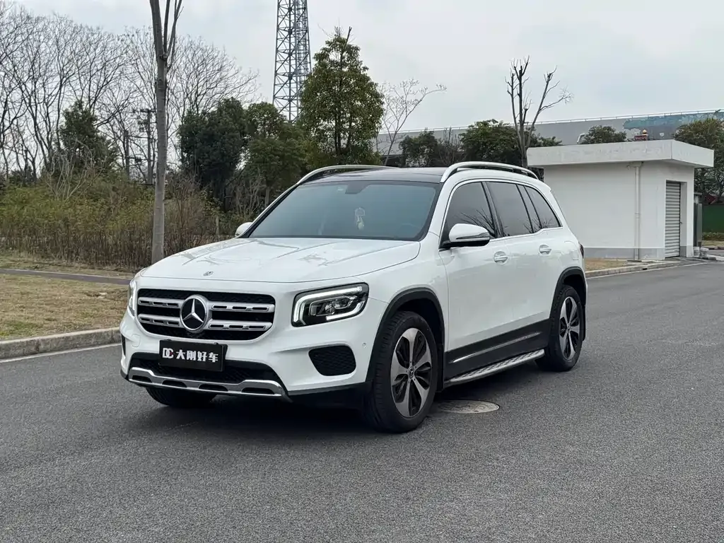 Mercedes-Benz GLB — фото 1