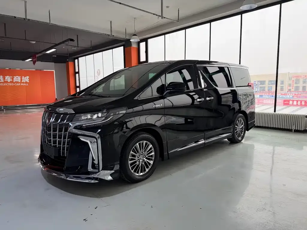 Toyota Alphard — фото 1